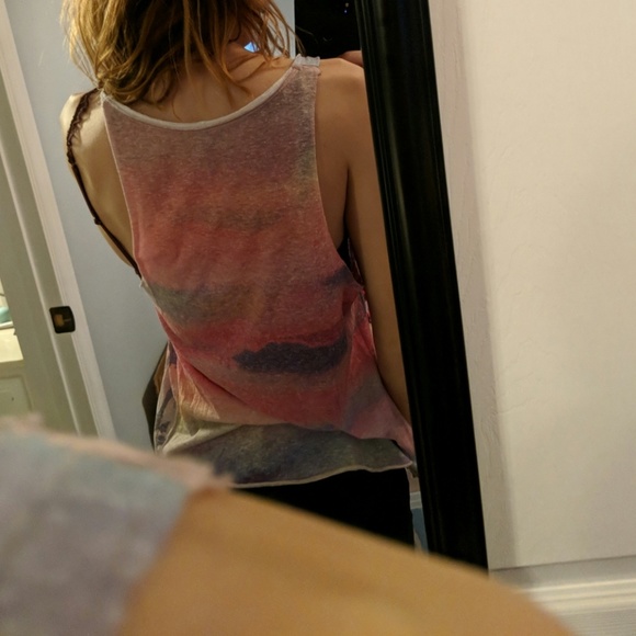 Flowy Tank Top - Picture 2 of 3